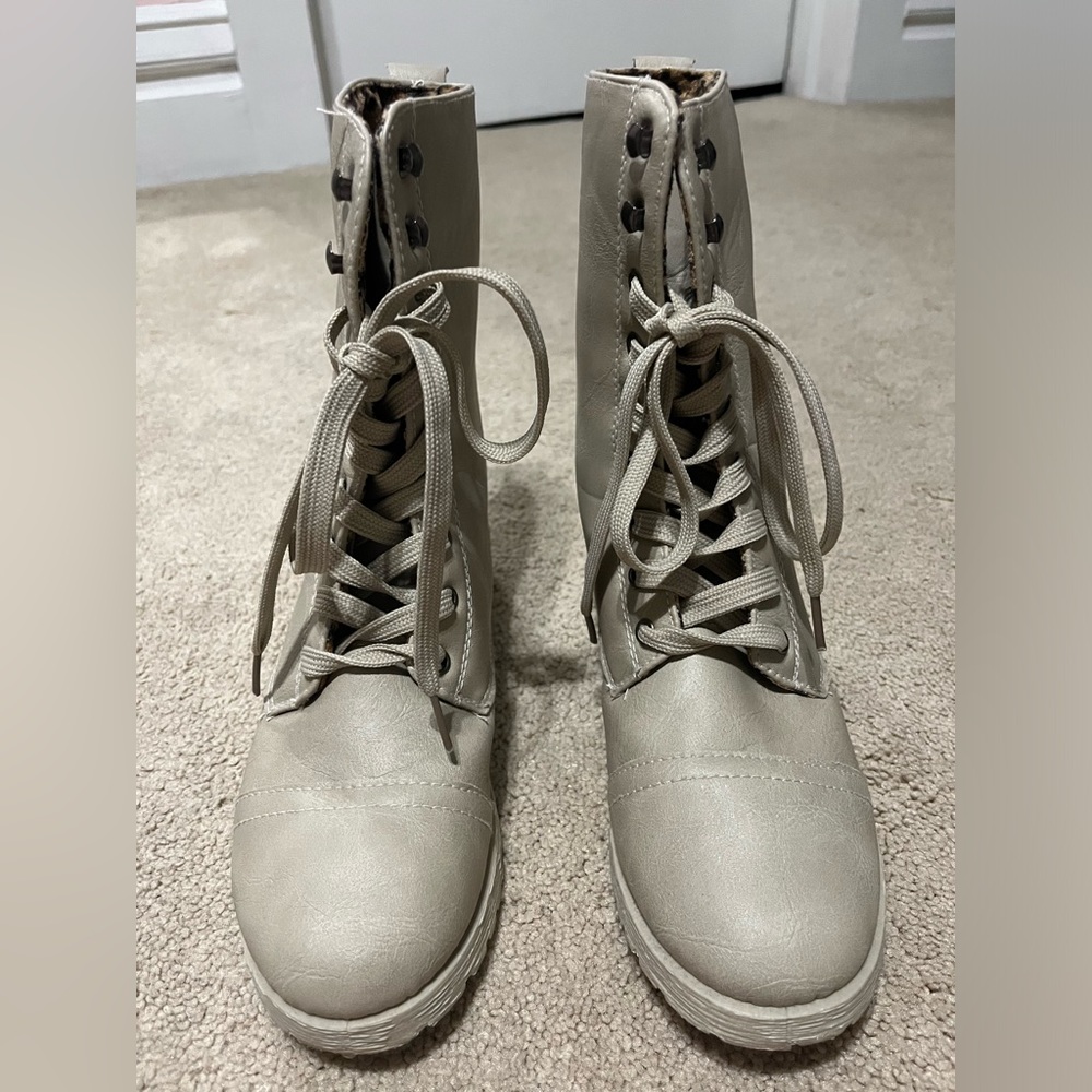 Combat boots